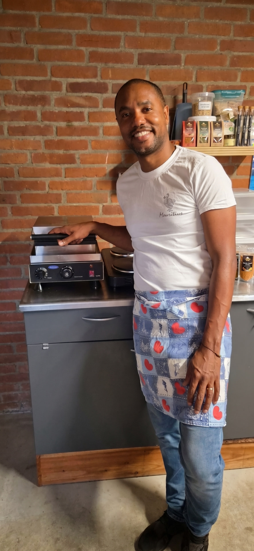 Winley van DODO Wafel aan het werk in de keuken